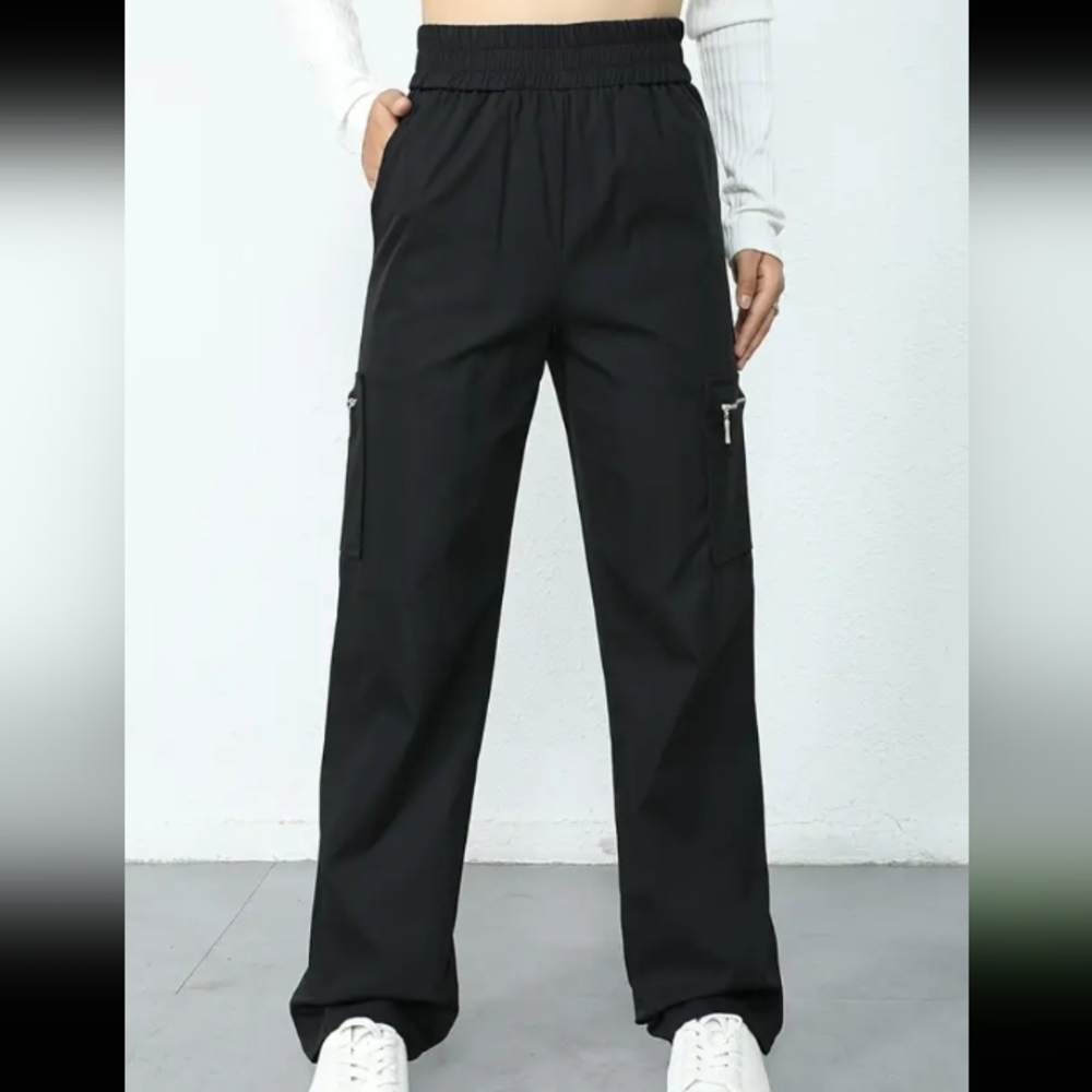 BRAND NEW Without Tags Black Cargo Pants with Zipper Pockets